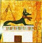 Raffigurazione egizia della divinità Anubi in forma di cane nero sdraiato